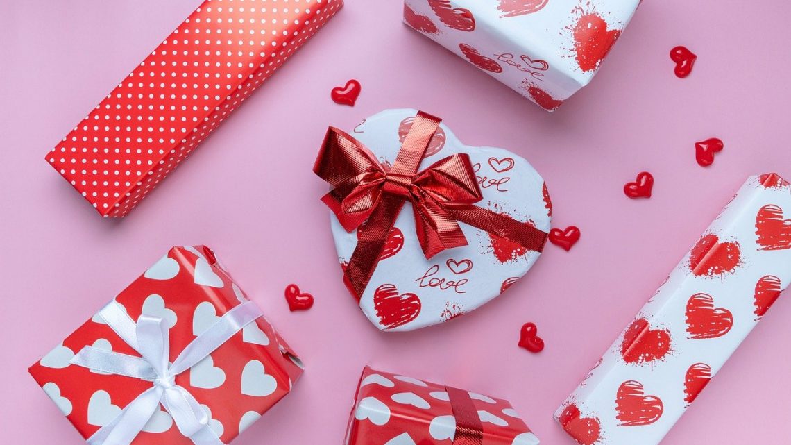 Quel cadeau choisir pour la première Saint-Valentin avec son amoureux?