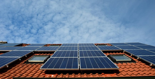 Quelle est la différence entre des panneaux solaires et des panneaux photovoltaïques